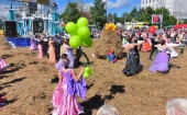 Жители Соломбалы отметили 430-летие Архангельска традиционными балом на соломе