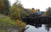 Лахтинский мост под Архангельском развалился не выдержав тяжести грузовика с навозом