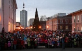 В Архангельске зажгли первую городскую новогоднюю ёлку на пр. Чумбарова-Лучинского (видео)