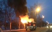Сегодня в центре Архангельска (напротив САФУ) сгорел пассажирский автобус