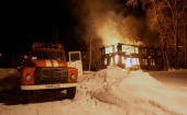 Сильный пожар вспыхнул на окраине Архангельска минувшей ночью