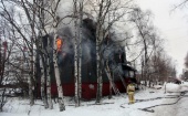 Вчера днем в центре Архангельска вспыхнул пожар в доме на набережной (видео)