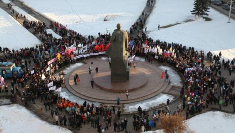 В Архангельске на площади Ленина состоялся митинг, посвященный воссоединению Крыма с Россией