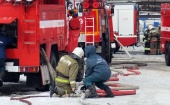 Ранним утром в Северном округе Архангельска загорелся торговый центр «Метелица»