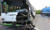 Под Северодвинском произошла серьезная авария, грузовой МАЗ  столкнулся с рейсовым автобусом