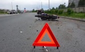 В Северодвинске произошло серьезное ДТП: мотоциклист врезался в легковушку