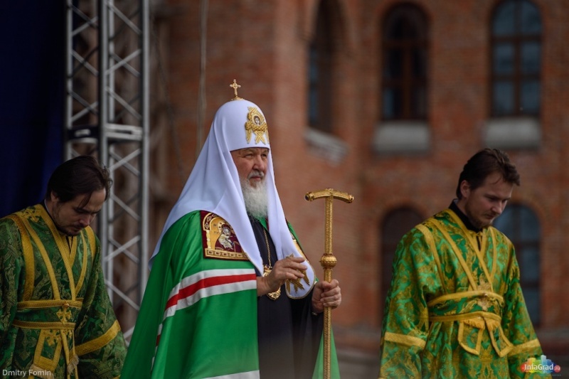Патриарх Московский и всея Руси Кирилл про­вел служ­бу в Архангельске у строящегося собора
