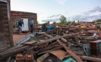 В Архангельске при разборке деревянного дома мужчину придавило бревном