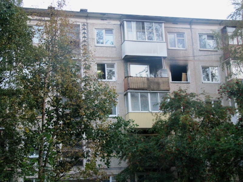 Непотушенная сигарета стала причиной пожара в пятиэтажке на проспекте Дзержинского в Архангельске