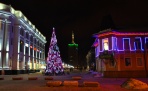 В Архангельске возле Центрального Универмага зажглись огни первой новогодней ёлки