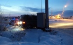 На окраине Архангельска в райне  нефтебазы водитель сбил опору комплекса фото-и видеофиксации
