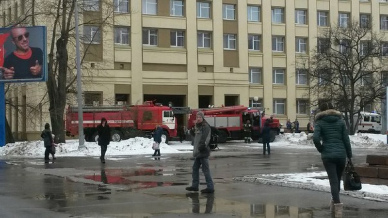 ЧП в Архангельске, к зданию Северного медицинского университета стянуты пожарные расчеты