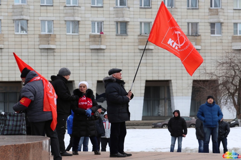 Архангельские коммунисты провели митинг протеста на площади Ленина