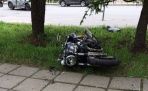 В результате столкновения с кроcсовером на проспекте Троицком серьезно пострадал водитель мотоцикла