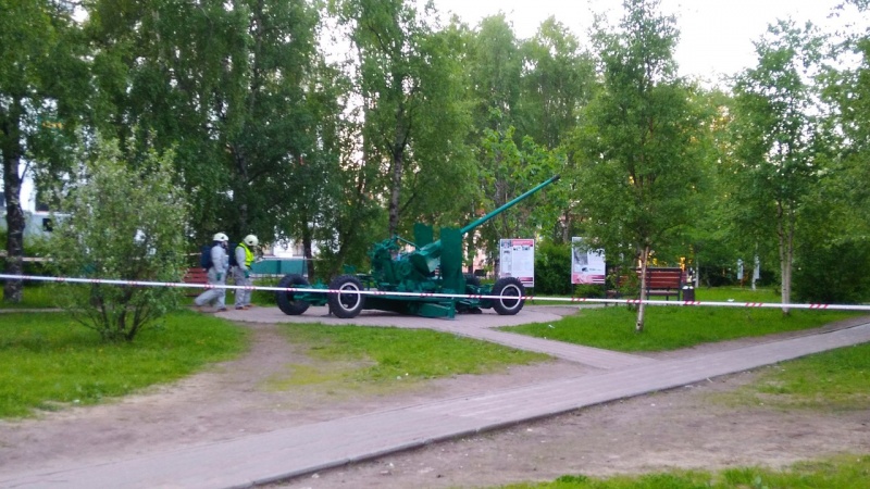 Пушка С60 простоявшая более трех лет в центре Архангельска вывезена за пределы города
