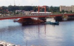 Владельца баржи, врезавшейся в Кузнечевский мост в Архангельске, оштрафовали на 500 рублей