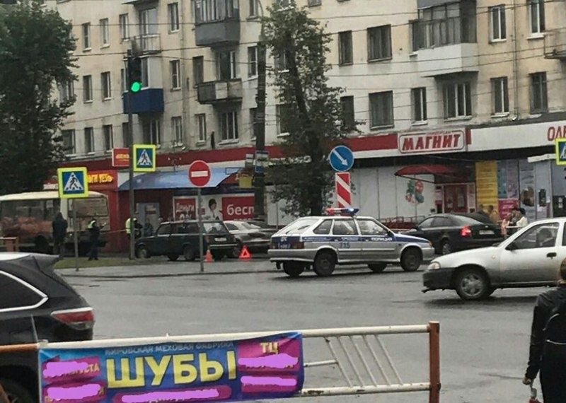 В Архангельске на улице Гагарина у областной больницы автомобиль ВАЗ-2104 сбил школьника