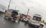 В результате столкновения легковушки и лесовоза на окраине Архангельска, пострадало два человека