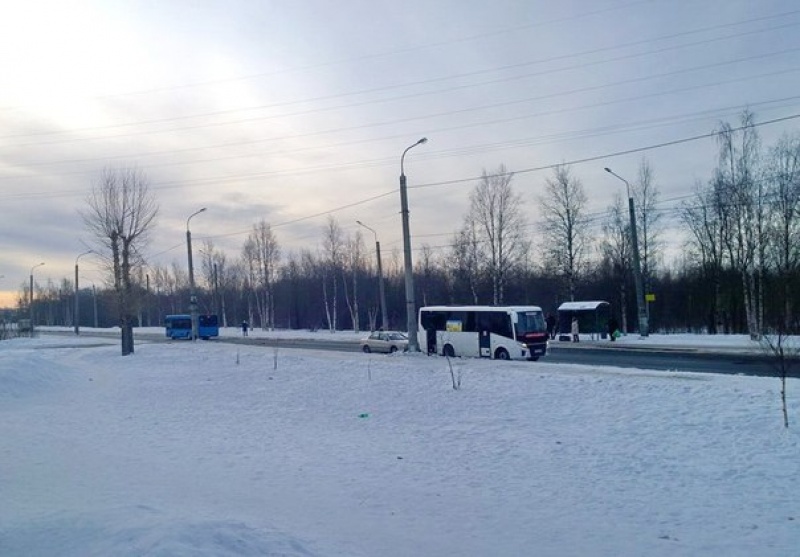 На Ленинградском проспекте пьяный лихач врезался в два автобуса 