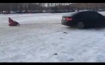 В Северодвинске девушка сорвалась с «ватрушки», которую тянула машина 