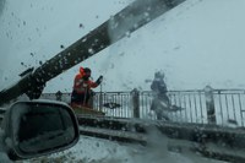 ДТП и сугробы: как Архангельск справляется с весенним снегопадом 