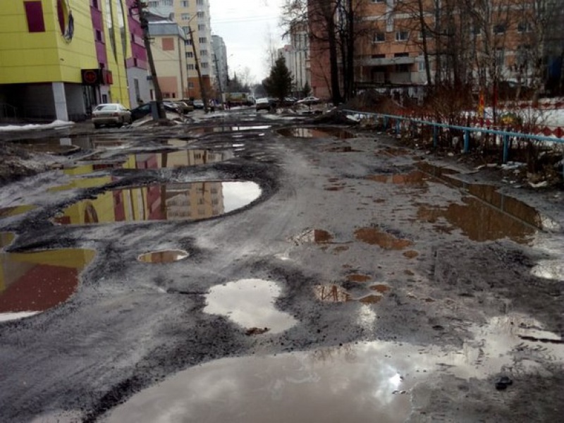 Губернатор Архангельской области поручил разобраться с ямами на дорогах 