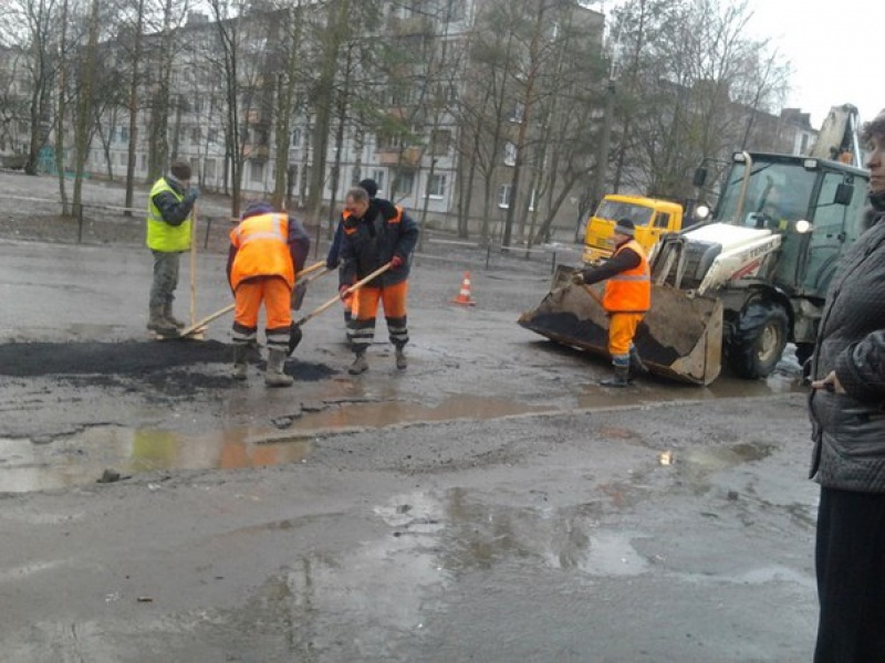 К ямочному ремонту дорог в Архангельске появились первые претензии 