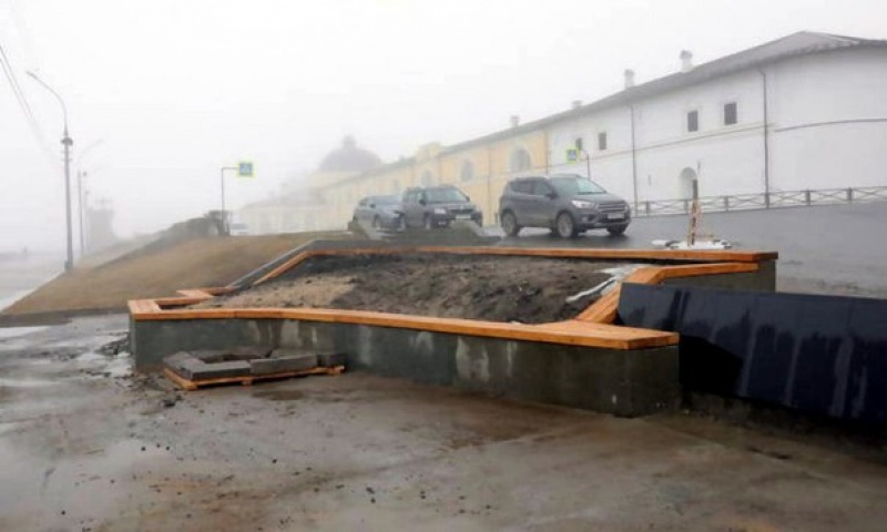 В Архангельске убрали забор на месте размещения лоцманского знака 
