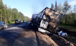 В жутком ДТП на трассе М8 в Архангельской области: сгорели два автомобиля, два человека погибли
