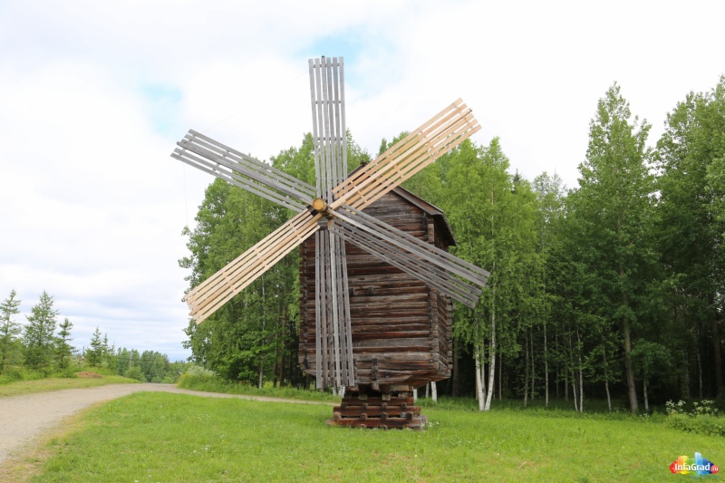 Малые Корелы. Ветряная мельница–столбовка на ряже из деревни Большая Шалга, конец XIX века