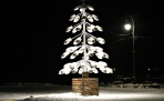 Новогодняя ёлка из 62 уличных светильников | Архангельск