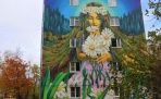 Мурал Девушка с ромашками, на фасаде дома Троицкий, 157 | Архангельск